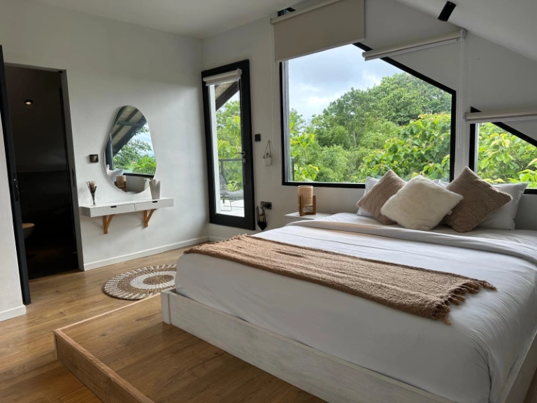 Spacious 6BR Villa w/ Rooftop Patio and Ocean Views, 6-bed villa for rent in Uluwatu – photo 9 of 15