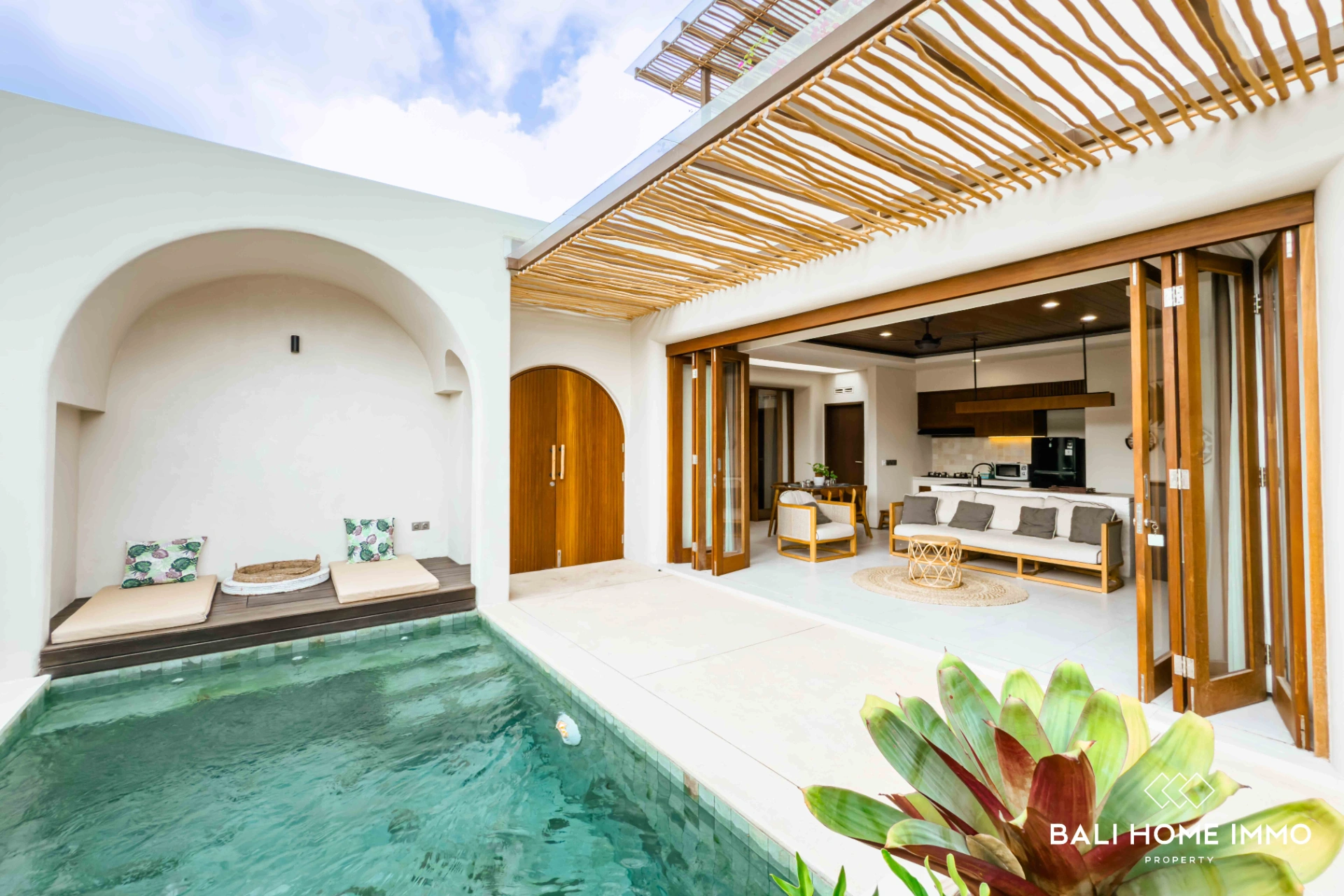 Beautiful 2 Bedrooms Villa for Rent & Sale in Ungasan, 2-bed villa for rent in Uluwatu – photo 2 of 15