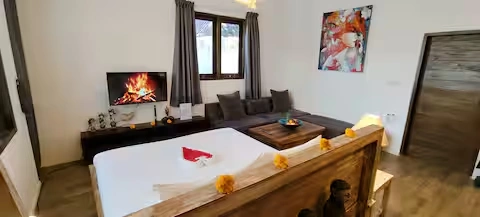Bright Umalas Studio | Fast WiFi, Kitchen & Nomad Ready, 1-bed villa for rent in Kuta – photo 7 of 15