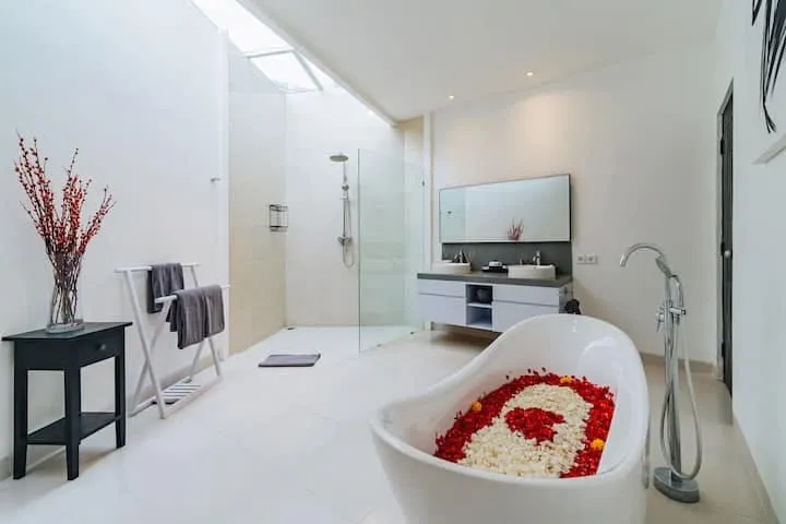 Villa For Rent 2 Bed In Umalas,Kerobokan Bali, 2-bed villa for rent in Canggu – photo 4 of 15