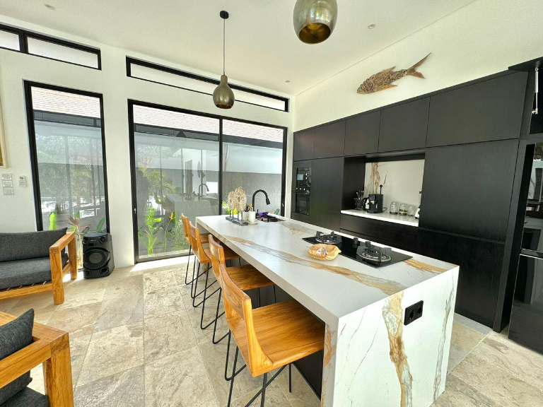 3 Bedrooms Villa in Pecatu for monthly / yearly rental, 3-bed villa for rent in Uluwatu – photo 3 of 15