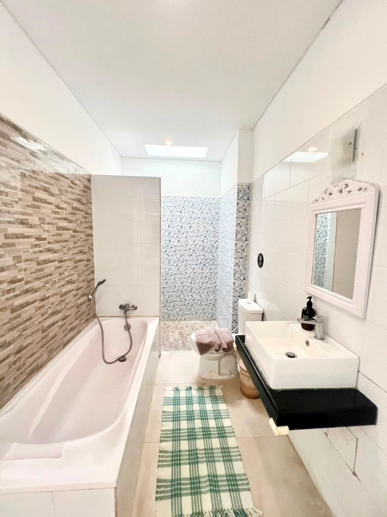 3BR Seminyak near to the Beach, Yearly Only, 3-bed villa for rent in Seminyak – photo 14 of 15