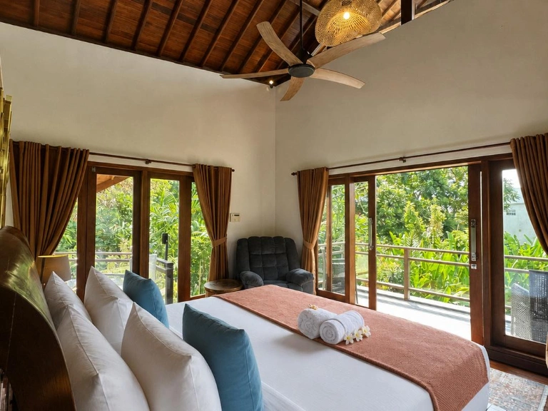 Beautiful 4-Bedroom Villa Sanctuary — Perfect for Family Living in North Canggu, 4-bed villa for rent in Canggu – photo 11 of 15