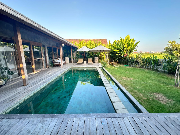 3BR Family Pool Villa with Rice Field Views in Seseh, 3-bed villa for rent in Seseh – photo 5 of 15