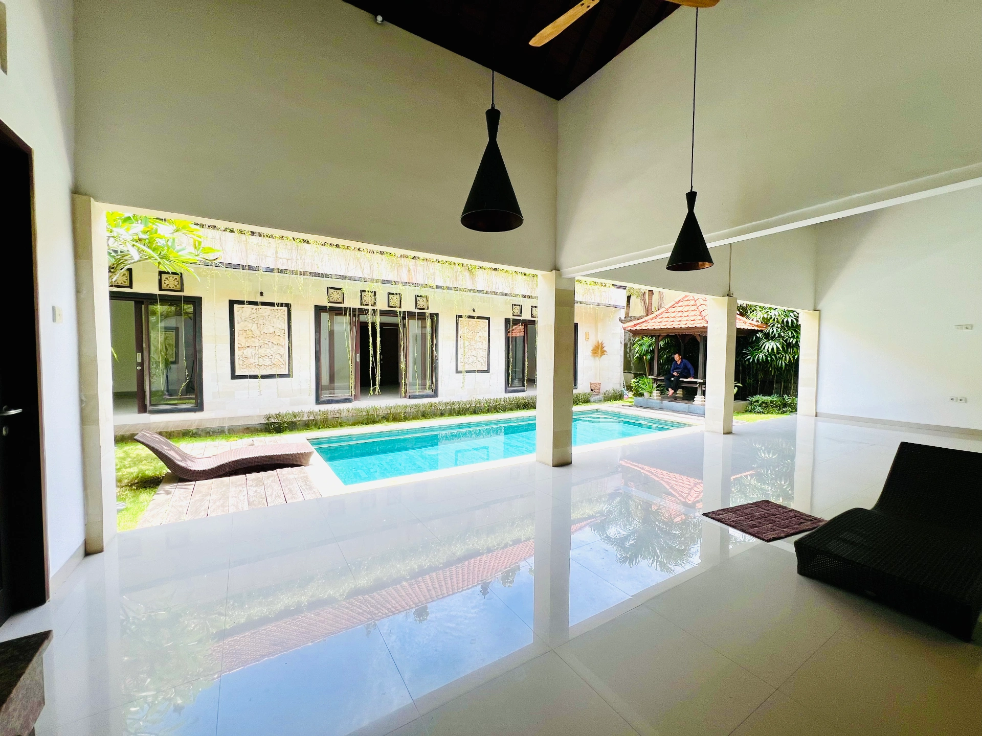 3 Bedrooms Tropical Villa in Berawa for Yearly Rent, 3-bed villa for rent in Canggu – photo 12 of 15
