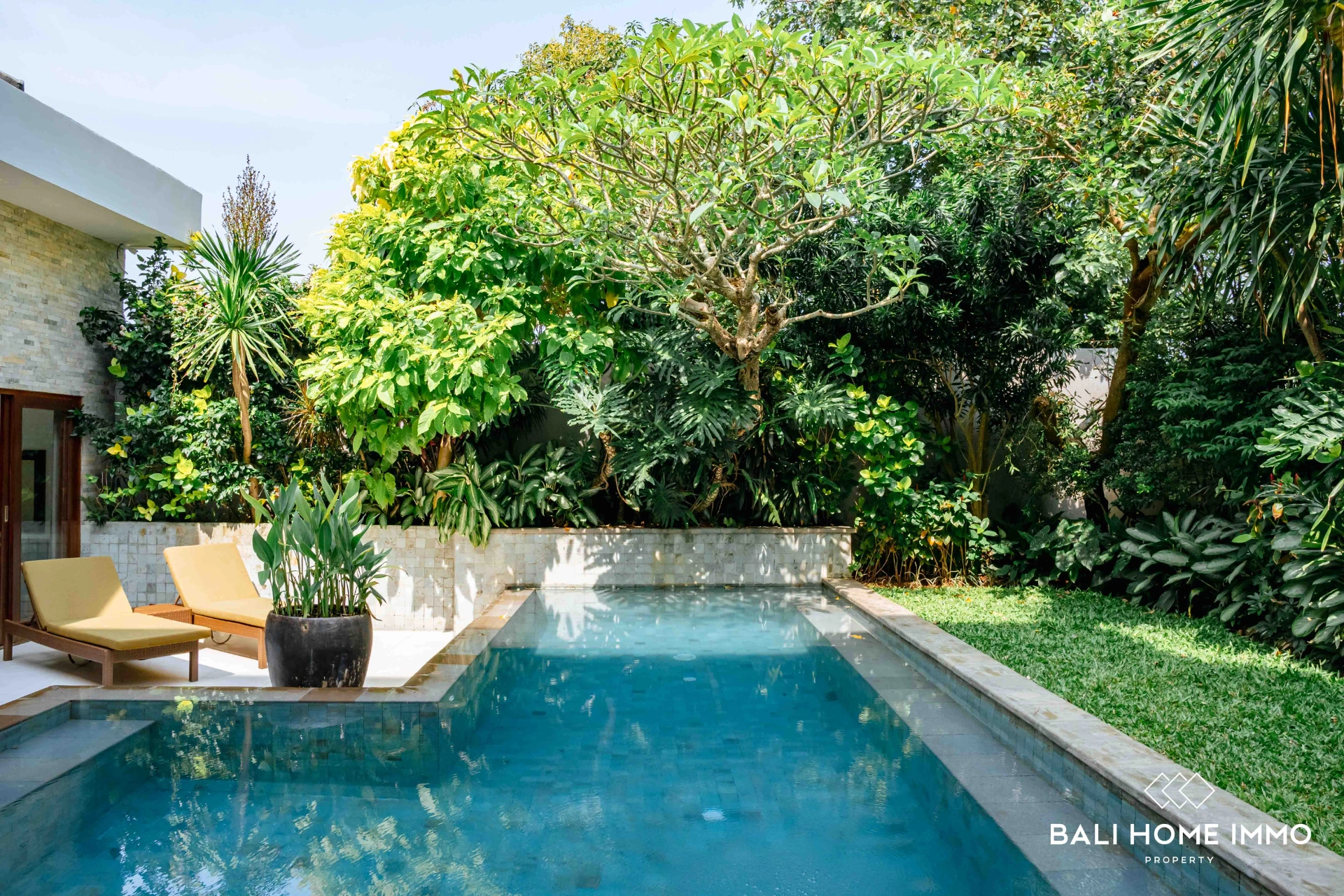 Modern Tropical Luxury Villa for Rent & Sale in Balangan, 4-bed villa for rent in Uluwatu – photo 12 of 14
