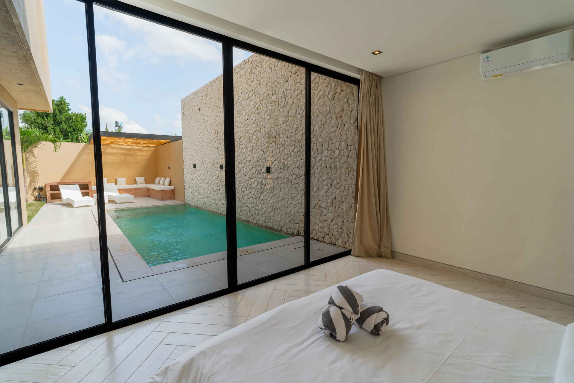 Minimalist Paradise: Tranquil Canggu Villa, 3-bed villa for rent in Canggu – photo 4 of 15