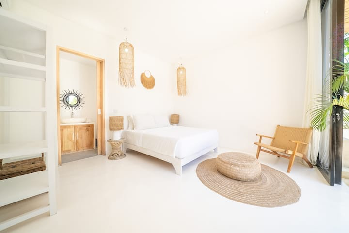 Villa For Rent 5 Bed In Umalas,Kerobokan Bali, 5-bed villa for rent in Canggu – photo 4 of 15