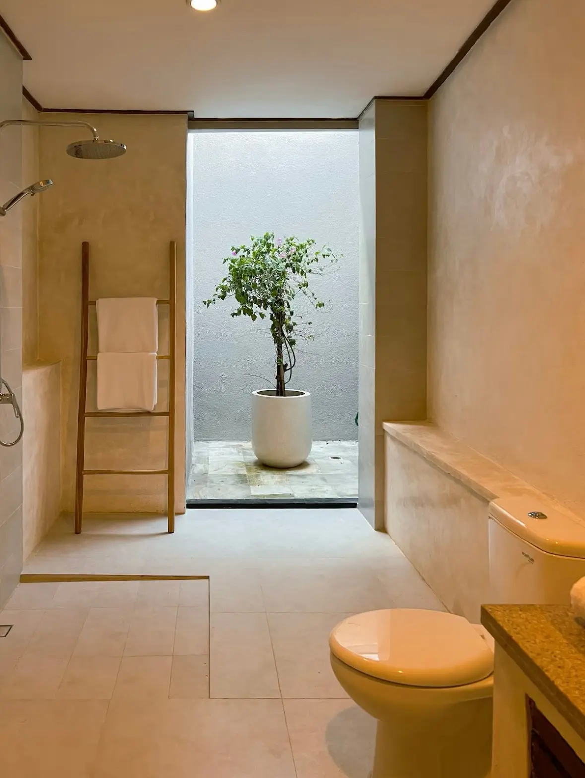 Modern 3BR Villa w/ Private Pool and Home Office, Beachside, 3-bed villa for rent in Canggu – photo 9 of 11