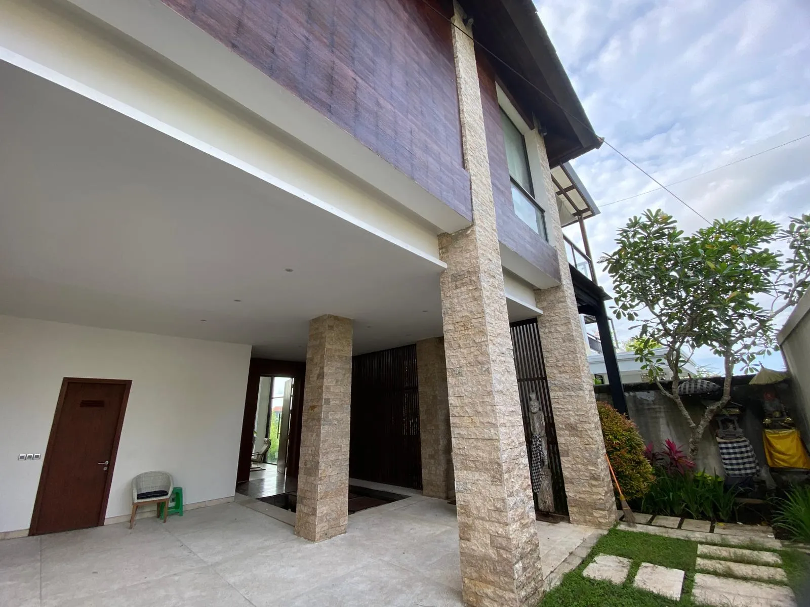 Villa Pertama - Huge 4 Bedroom Villa with Stunning Ocean View in Ungasan, 4-bed villa for rent in Uluwatu – photo 7 of 15