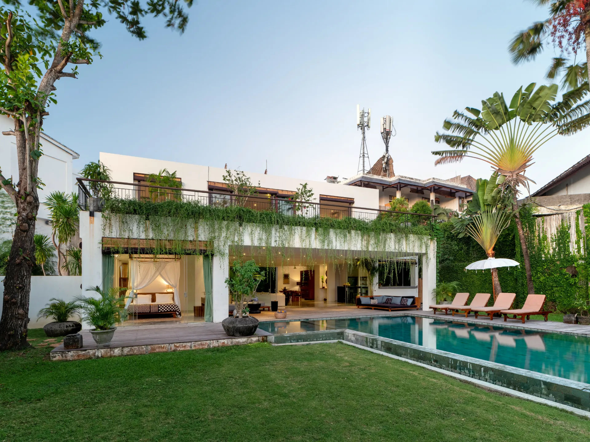 Luxury 5 BR Tropical Villa Near Echo Beach Canggu, 5-bed villa for rent in Canggu – photo 3 of 15