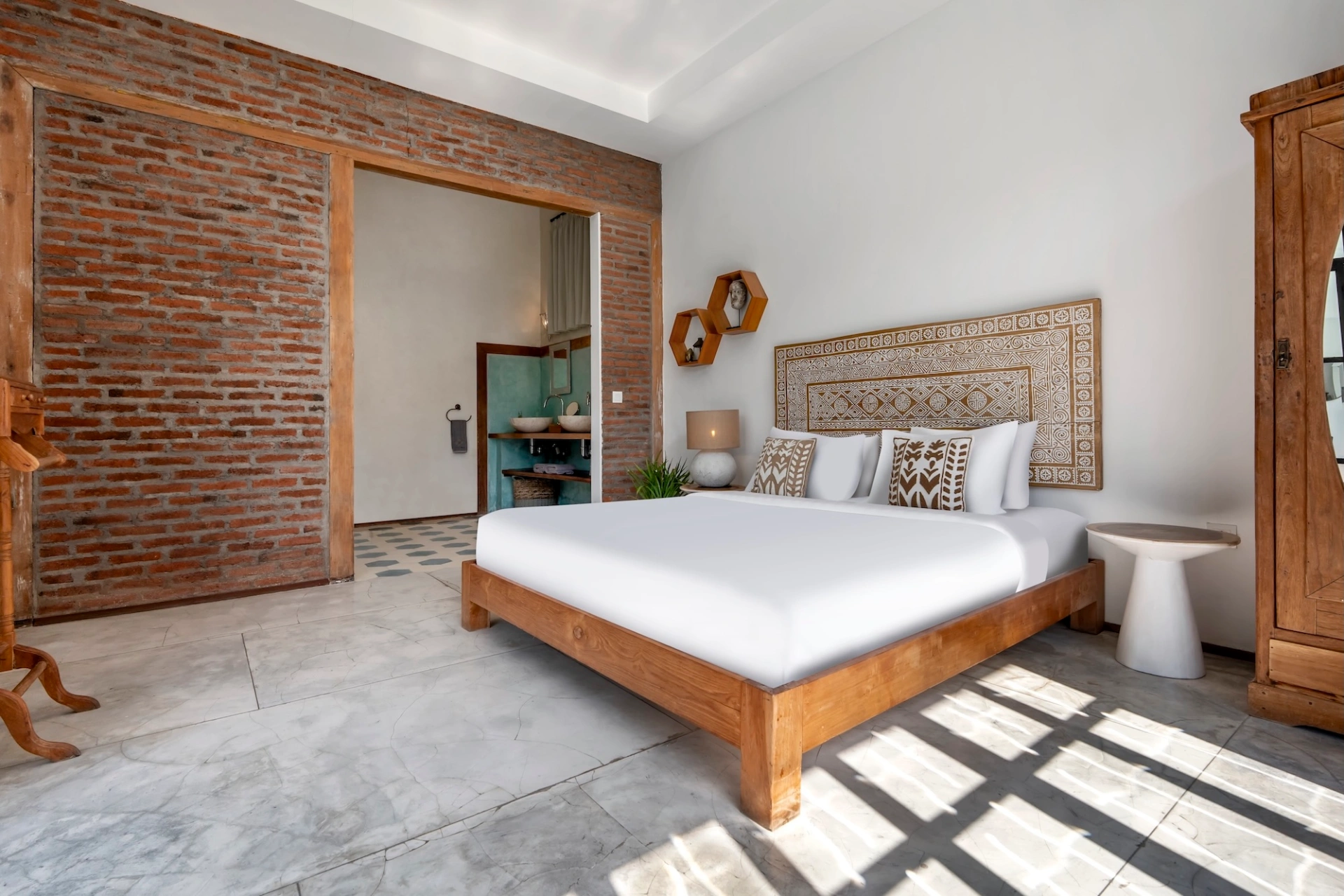 Villa Maje - Loft Style 3BDR Villa with Private Pool in Batubelig Seminyak, 3-bed villa for rent in Seminyak – photo 12 of 15