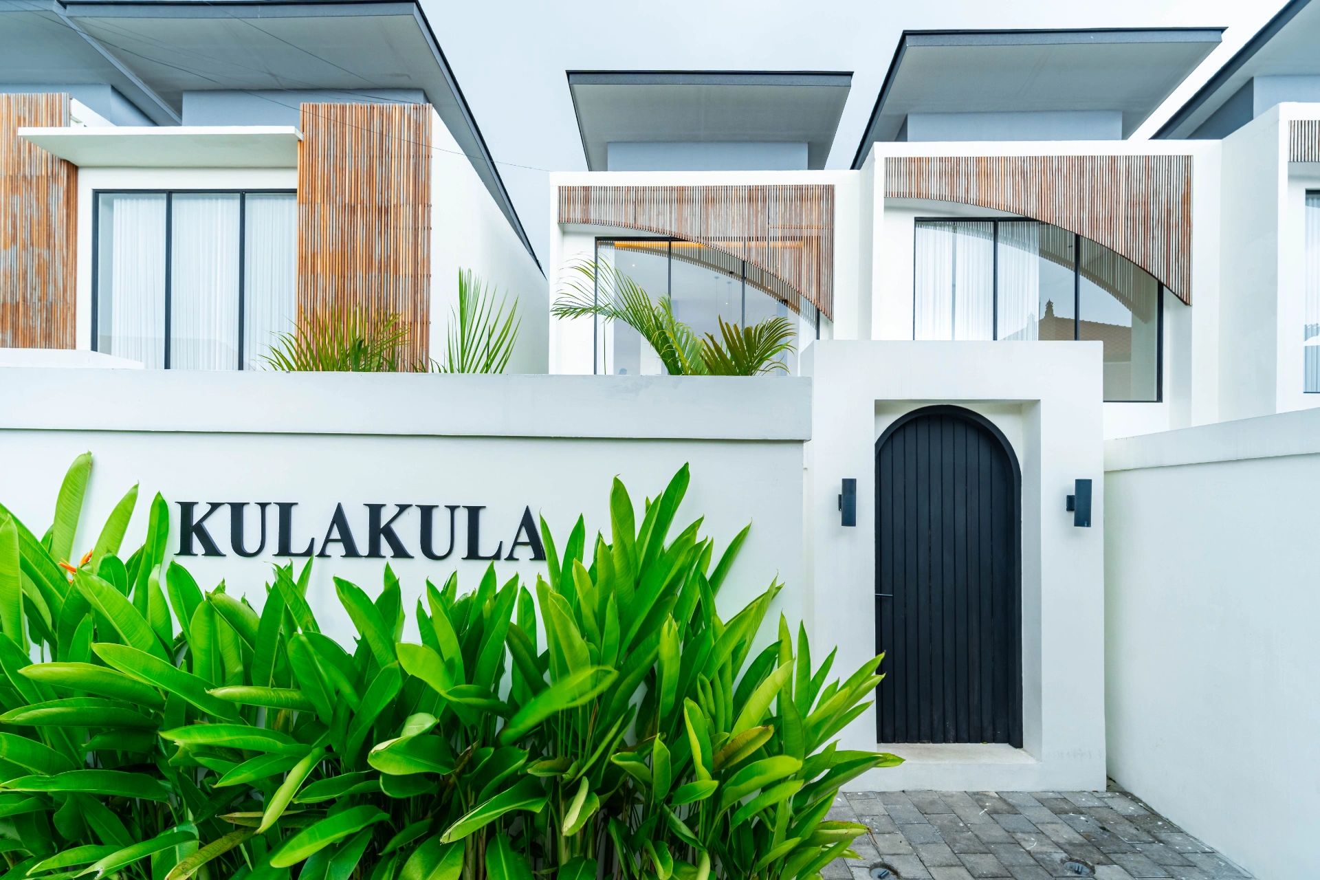 Luxury Black Villa w/ Private Pool • 8 Min to Beach, 1-bed villa for rent in Canggu – photo 6 of 15