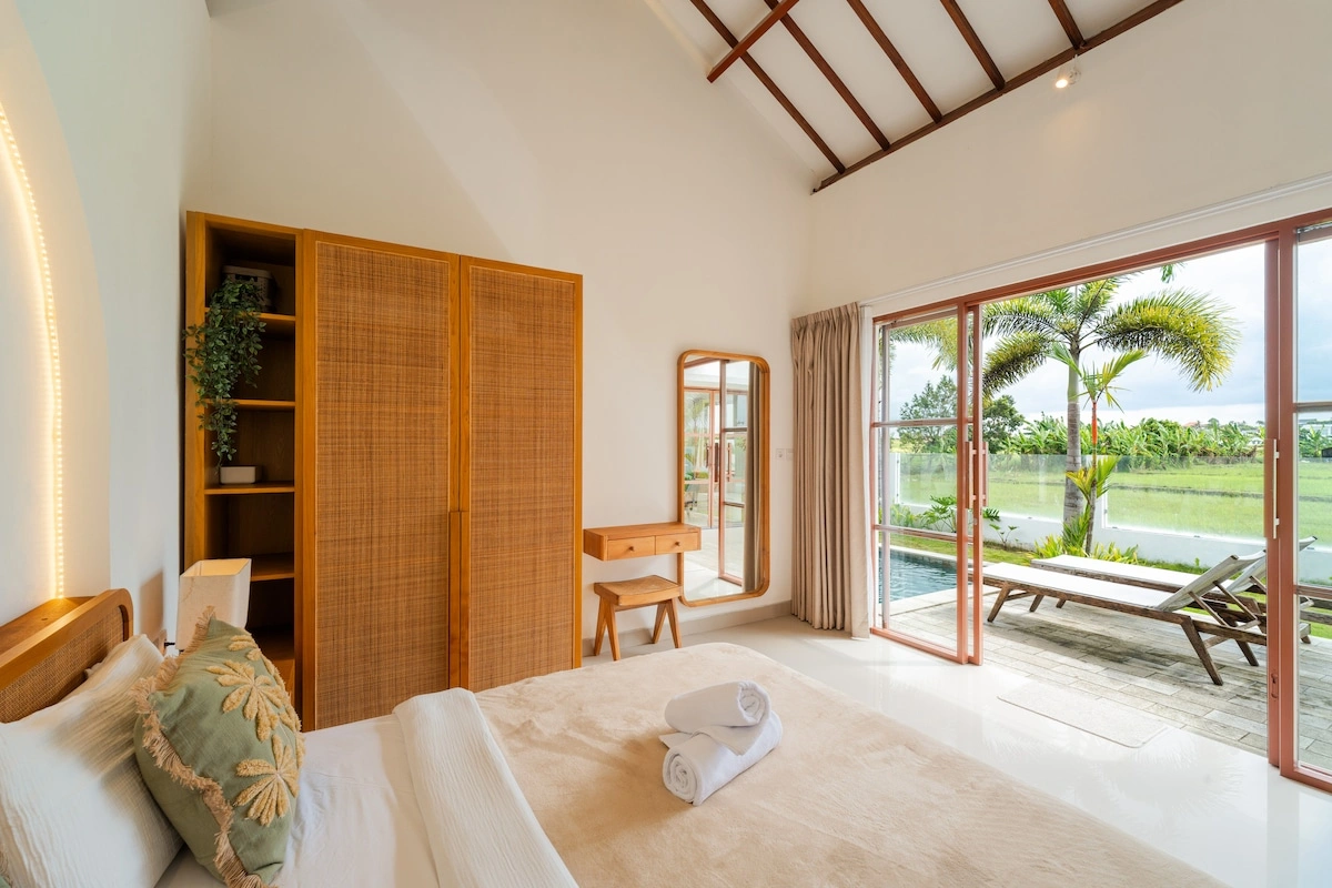 Villa w/ Pool, Rice Field & Mountain Views, 2-bed villa for rent in Seseh – photo 15 of 15