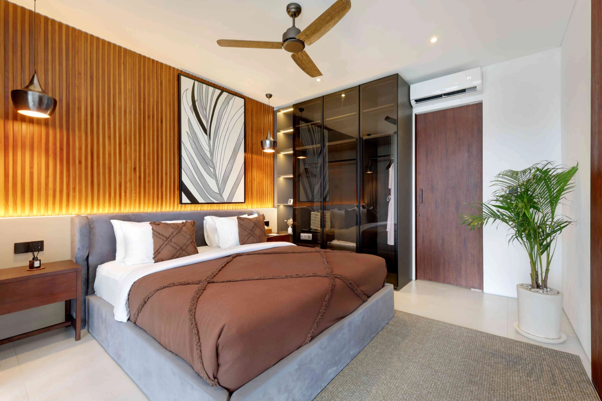 Luxury 3BR Villa w/ Rooftop Pool and Ocean Views, Lima Beach, 3-bed villa for rent in Pererenan – photo 11 of 15