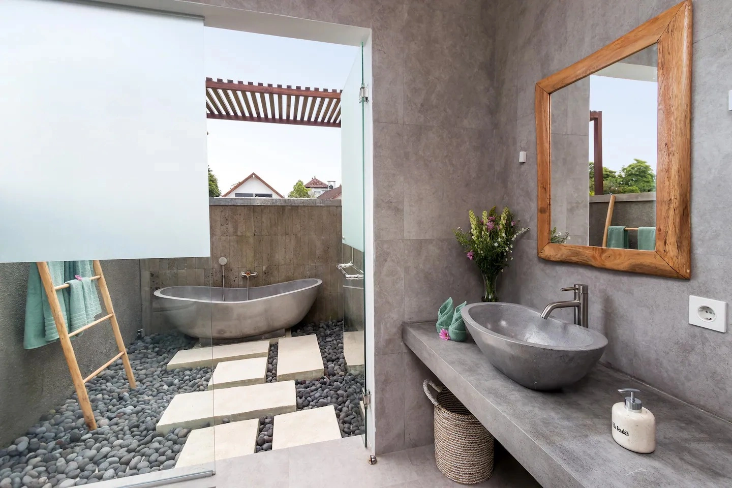 Big Garden 4BR Villa for Rent at Berawa, 4-bed villa for rent in Canggu – photo 7 of 15