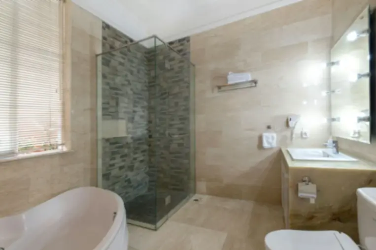 7 Bedrooms Villa in Kerobokan for Yearly Rent, 7-bed villa for rent in Seminyak – photo 12 of 12