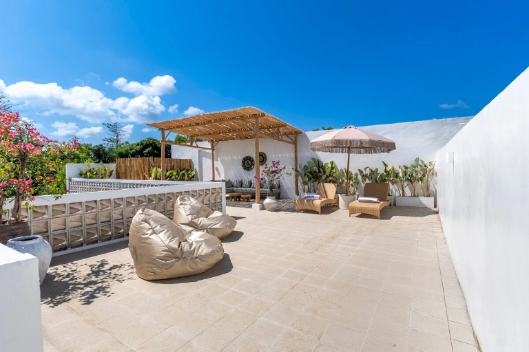 Brand New 1BR Villa + Guest Room with Sunset Rooftop, 2-bed villa for rent in Uluwatu – photo 10 of 15