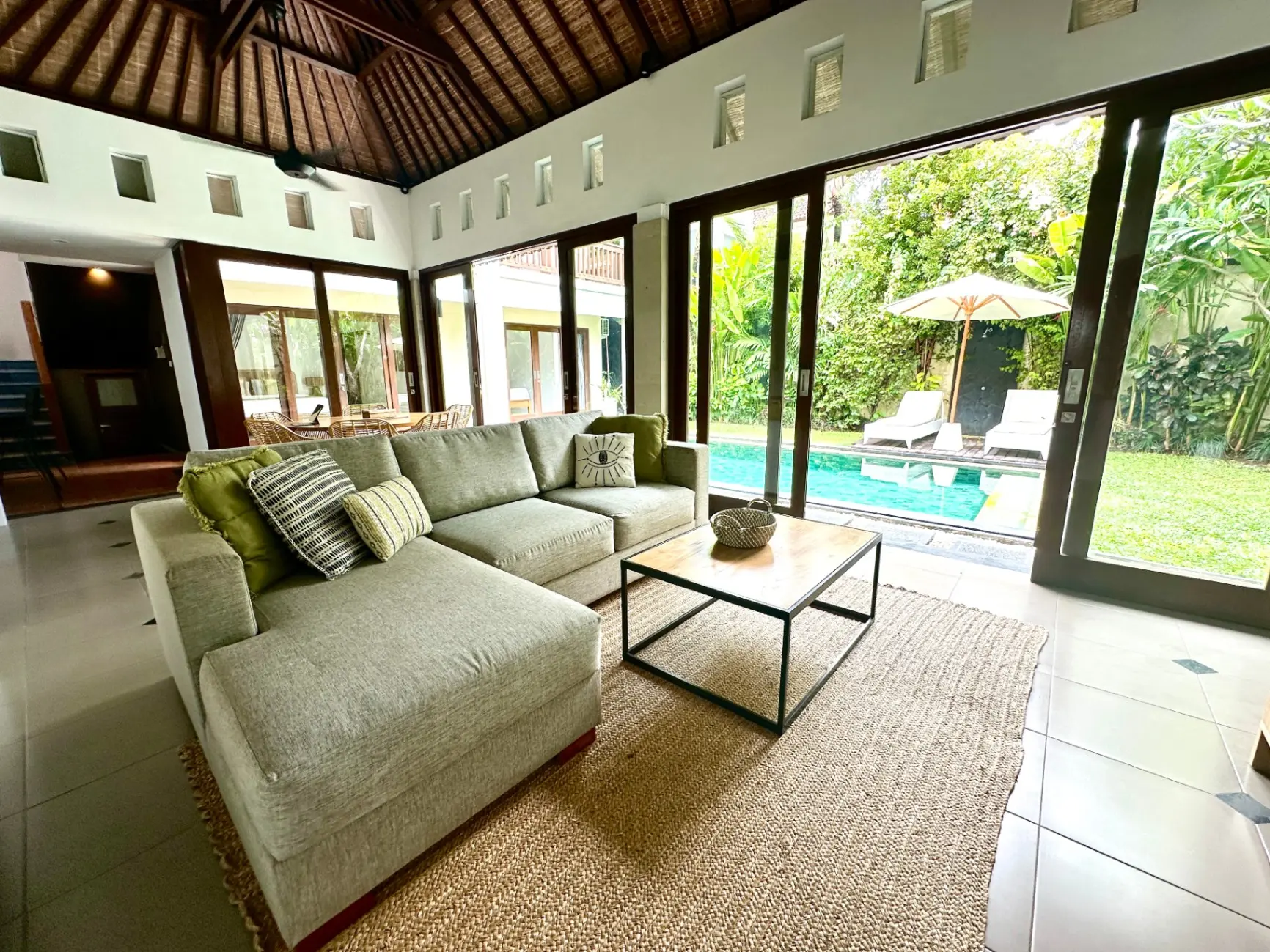 Modern 3BR Villa w/ Private Pool and Home Office, Beachside, 3-bed villa for rent in Canggu – photo 4 of 11