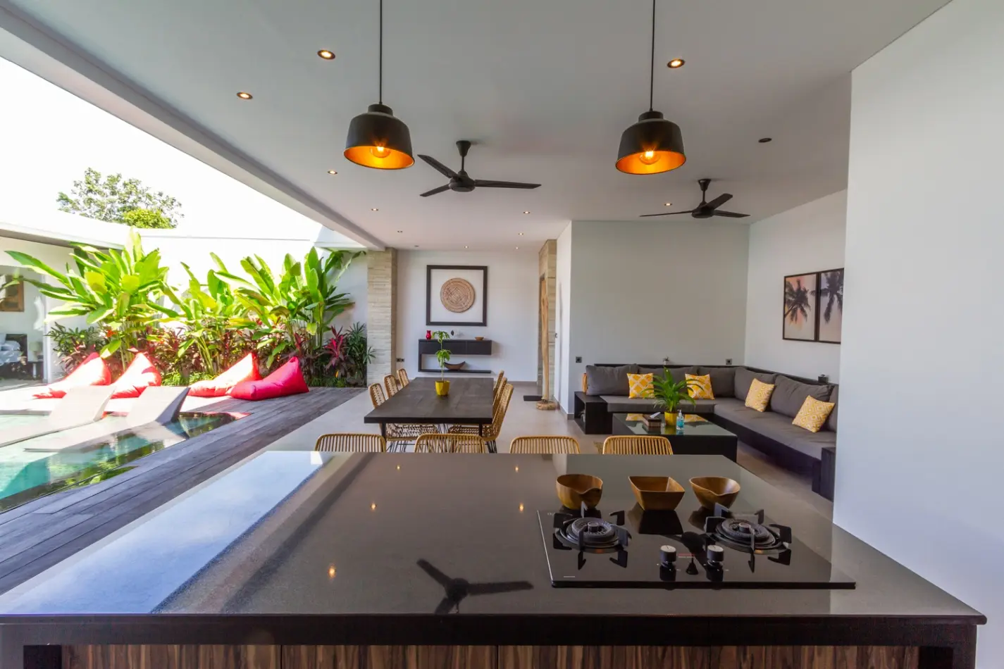 Villa Lys - Cheerful 3BD Pool Villa 5mins to Atlas Beach Club, 3-bed villa for rent in Canggu – photo 4 of 15