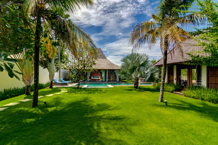 Luxury 3 Bedrooms Villa in Kerobokan, 3-bed villa for rent in Seminyak – photo 6 of 9