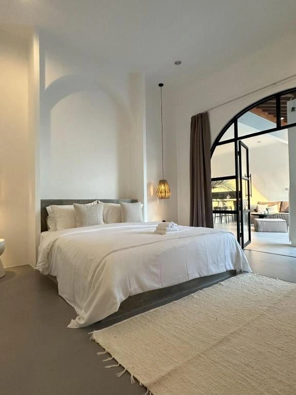 3BR Villa for Rent at Berawa, Canggu, 3-bed villa for rent in Canggu – photo 3 of 15
