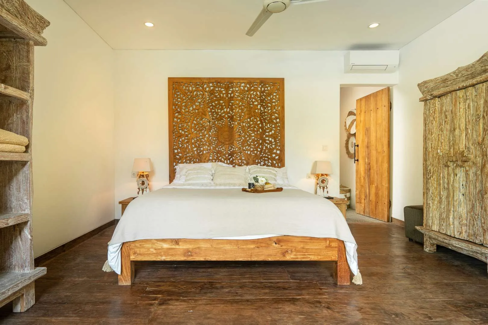 5BR Luxury Tropical Villa Near Berawa Beach, 5-bed villa for rent in Canggu – photo 6 of 15