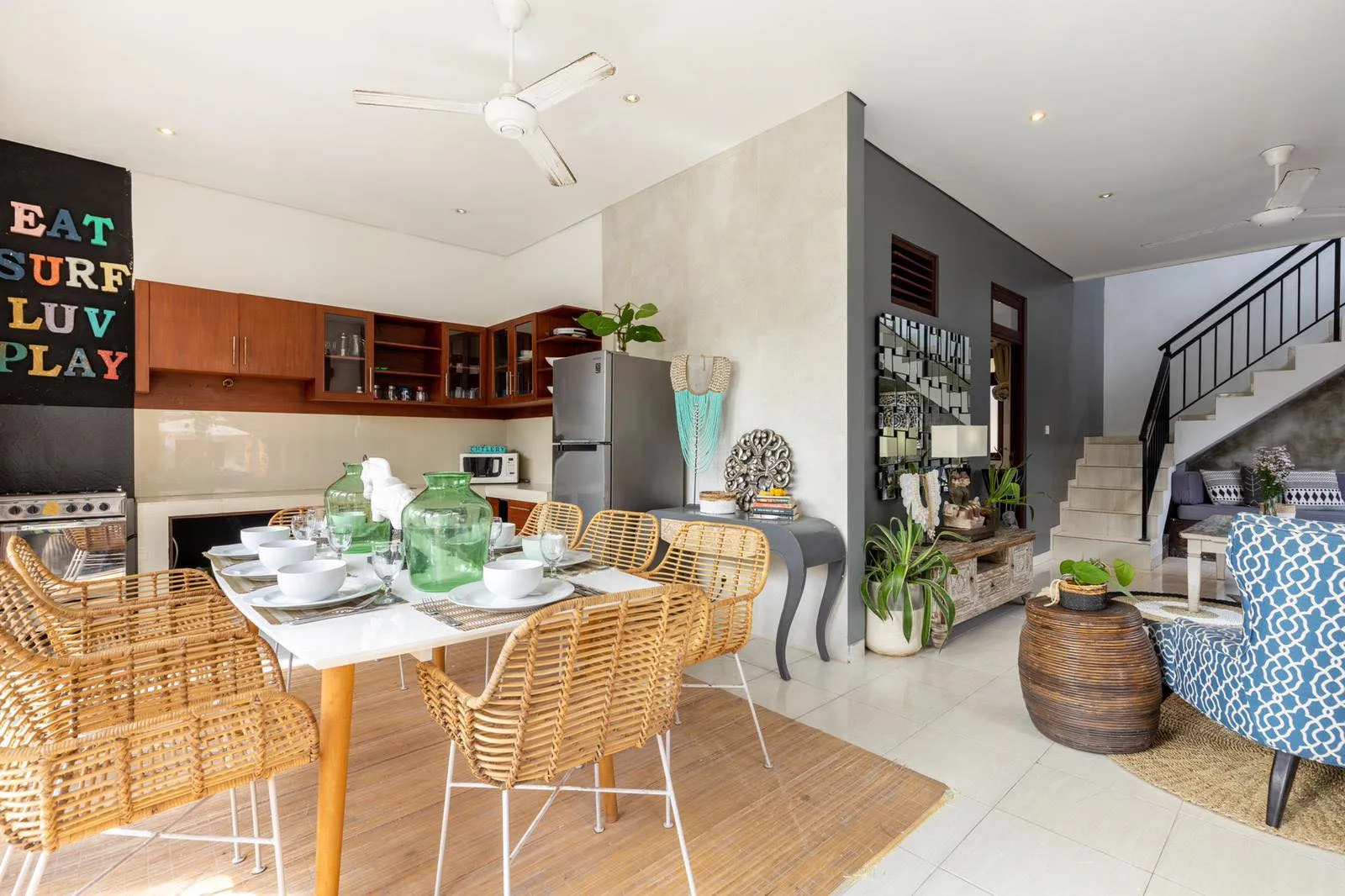 Seminyak 5BR Double Six Beach Villa. Private Pool. Staff. Walk to Beach & Shops, 5-bed villa for rent in Seminyak – photo 2 of 15