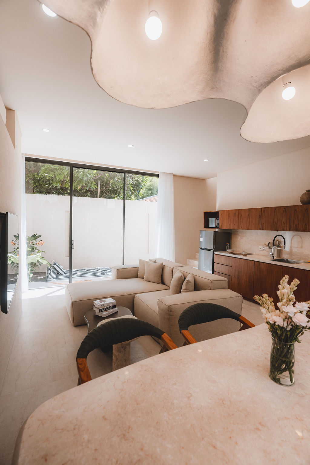 Considered 1BR Apartment w/ Home Office and Sunset Views, 1-bed villa for rent in Canggu – photo 4 of 15