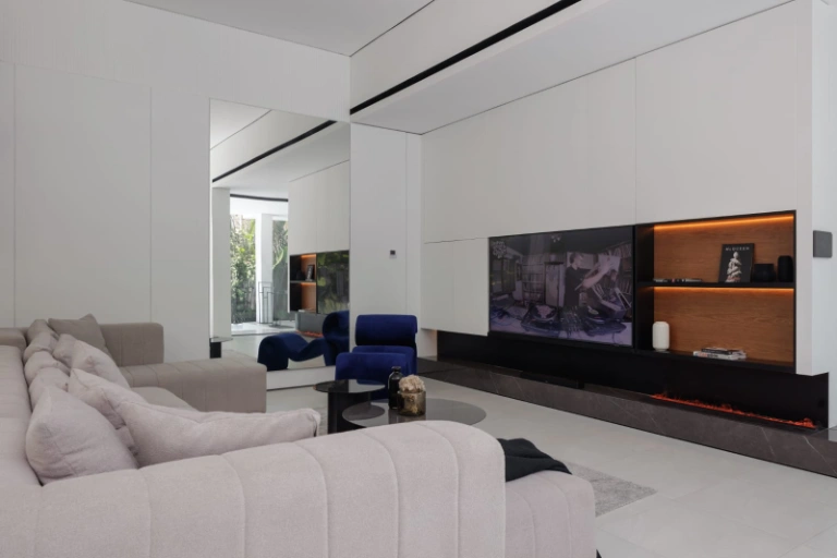 Ultra Luxury Designer 3 Bedroom Smart Villa in Central Berawa, 3-bed villa for rent in Canggu – photo 4 of 15