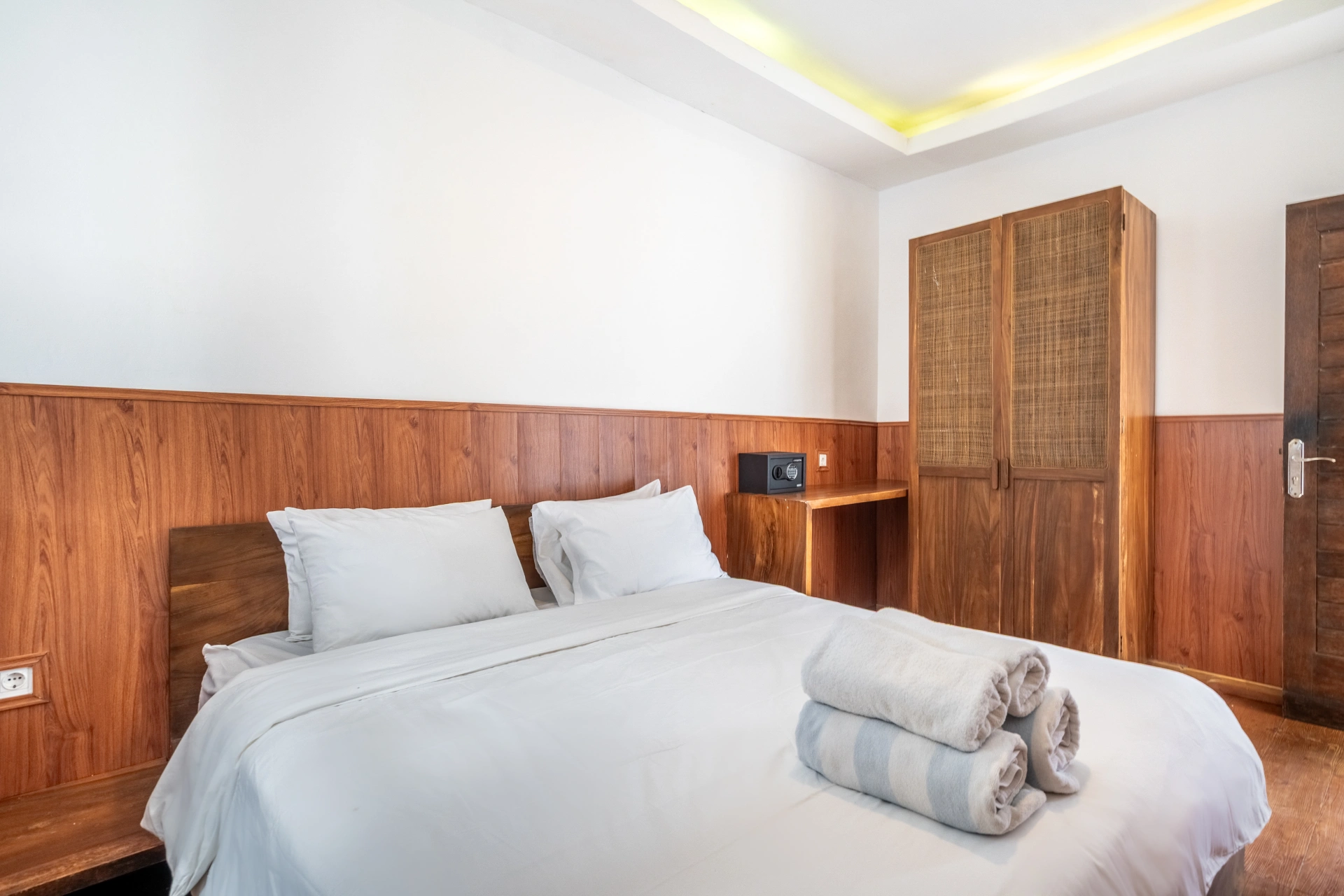 Two Bedroom Private Pool in Bhiseka Villa Jimbaran Bali, 2-bed villa for rent in Uluwatu – photo 5 of 15
