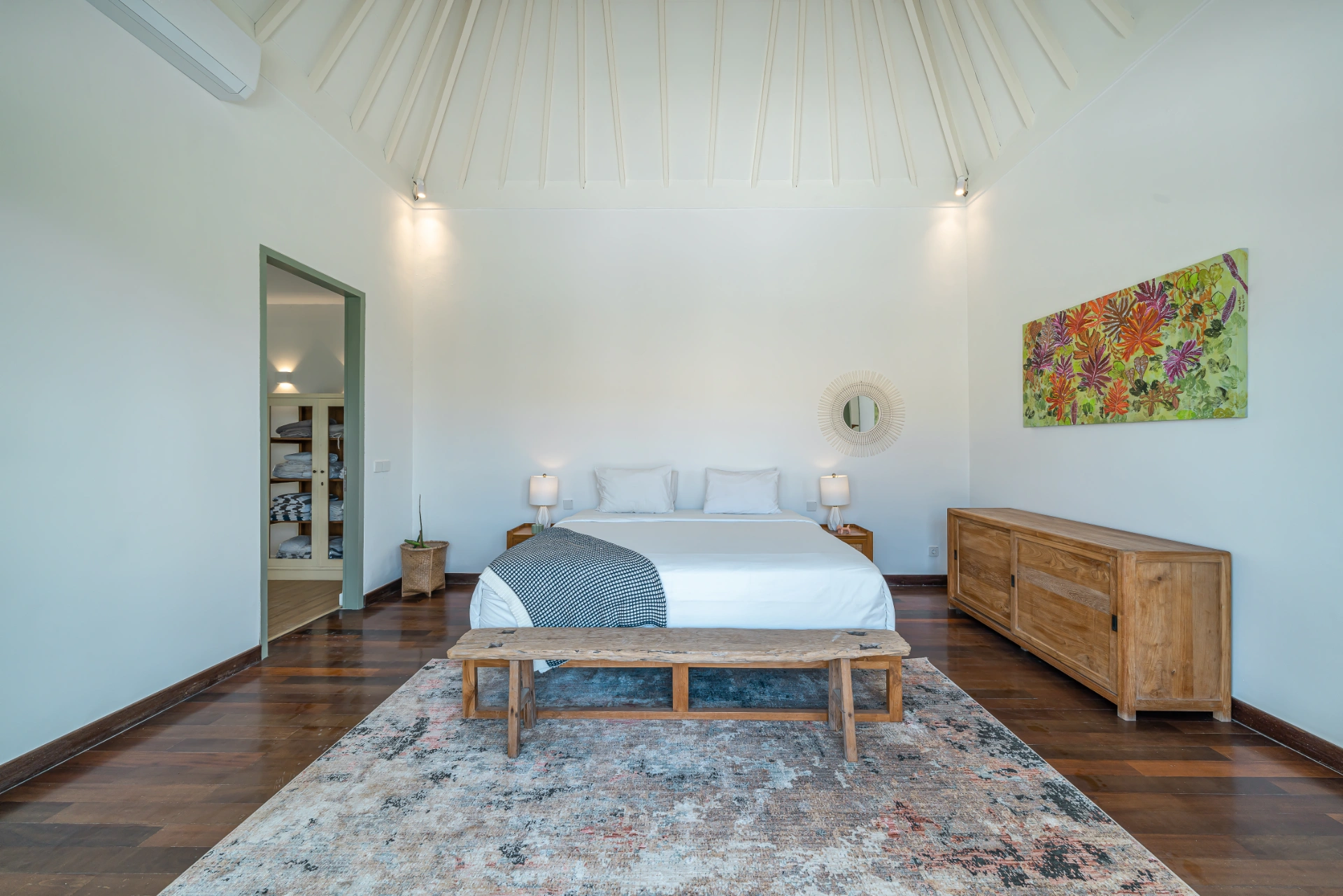 Villa Arjuna - 2 Bedrooms Colonial Tropical Villa in Prime Berawa Location, 2-bed villa for rent in Canggu – photo 11 of 15