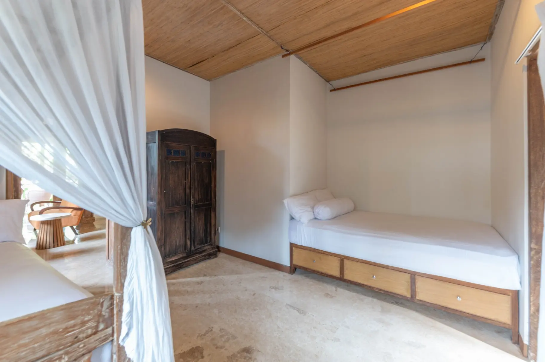 Villa Anne - Charming Joglo-Style Villa with Huge Garden in the Heart of Berawa, 2-bed villa for rent in Canggu – photo 6 of 15