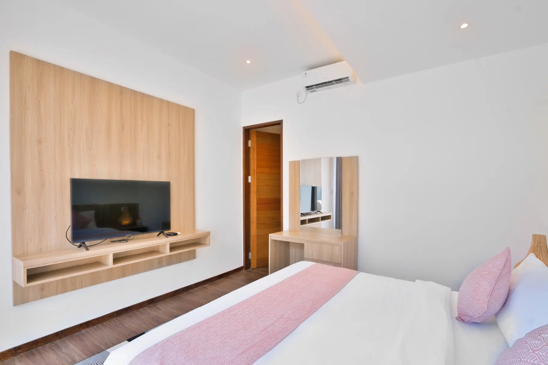 Bernard - Poolside Access & Garden Villa, Uluwatu, 2-bed villa for rent in Uluwatu – photo 15 of 15