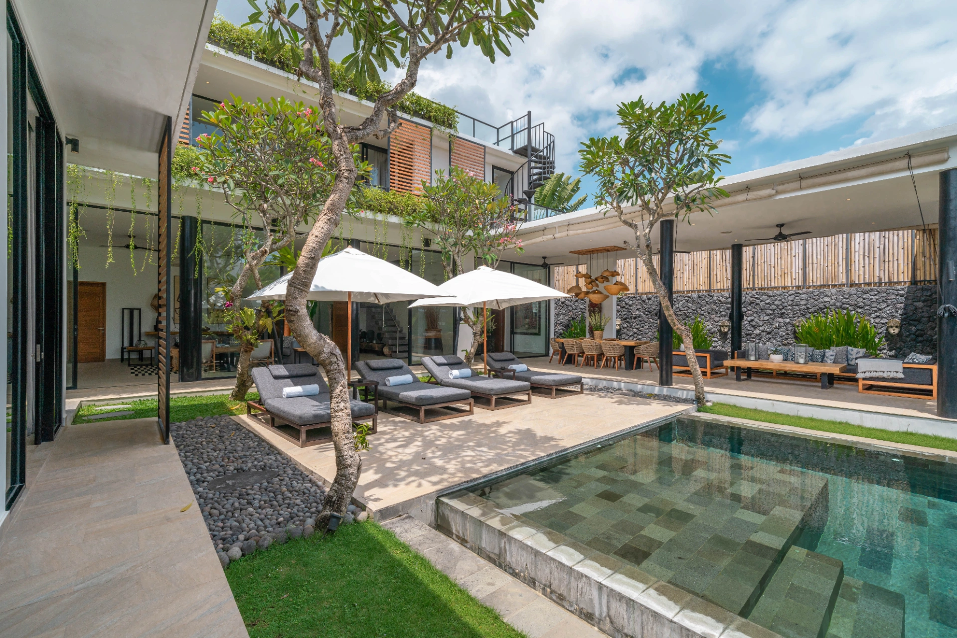 Vida Mira - Elegant 4BR Beachside Villa in Canggu, 4-bed villa for rent in Canggu – photo 8 of 15
