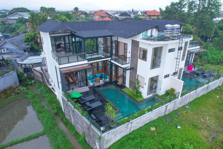 Villa For Rent 4 Bed In Berawa,Badung Bali, 4-bed villa for rent in Canggu – photo 2 of 15