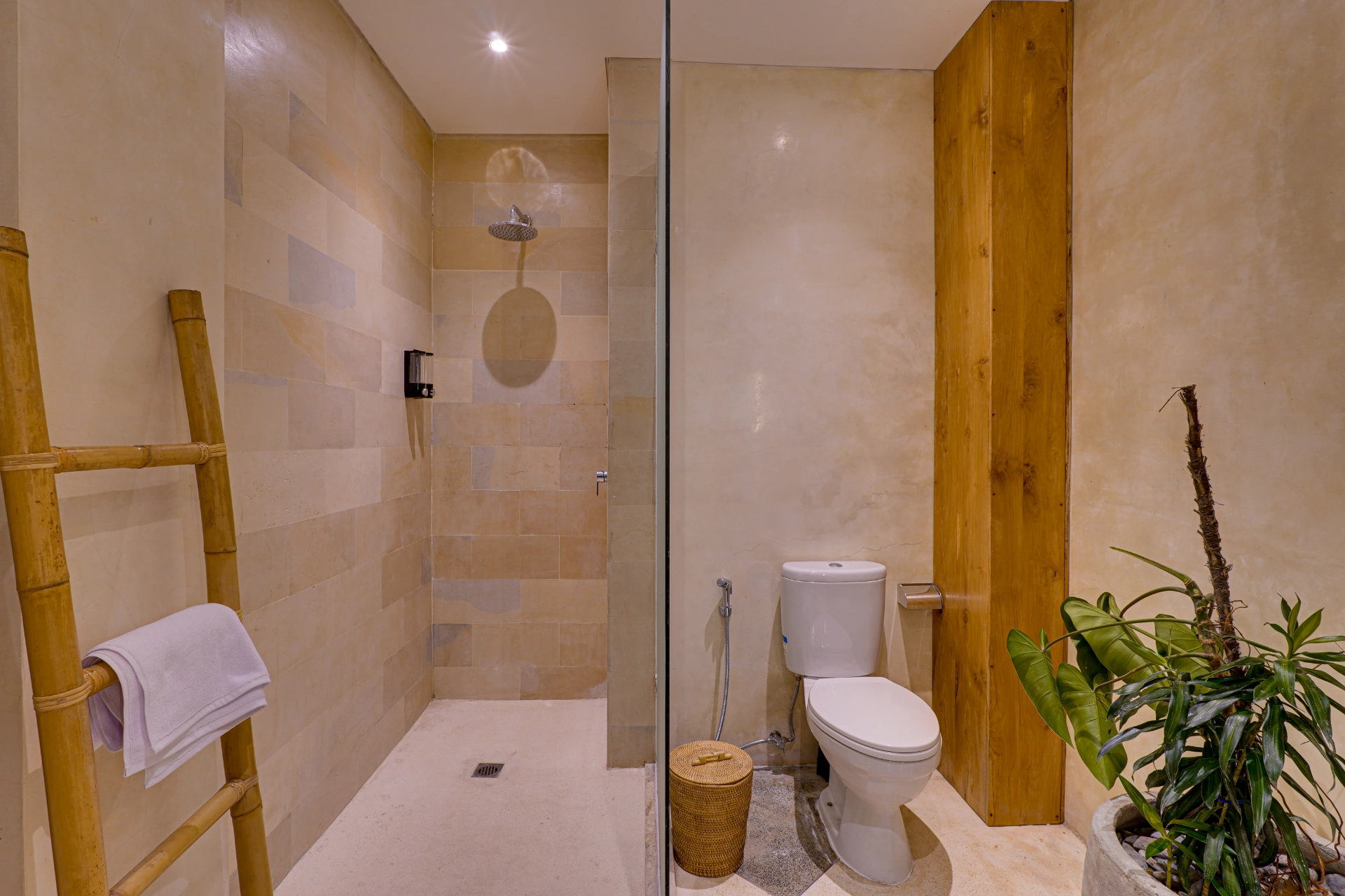 Designer Retreat Heart of Berawa | Casa Indigo, 2-bed villa for rent in Canggu – photo 6 of 15