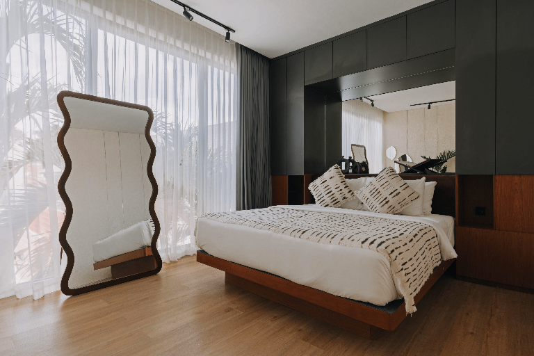 Hidden DESIGNER Loft I 750m to beach I Rooftop and BBQ, 3-bed villa for rent in Canggu – photo 8 of 15