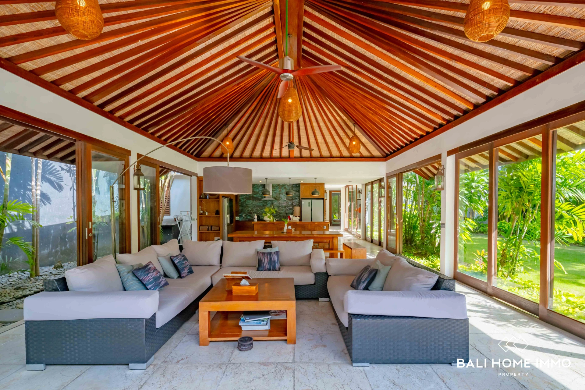 Expansive 4 Bedrooms for Rent & Sale - Walk Distance to Jimbaran Beach, 4-bed villa for rent in Uluwatu – photo 5 of 15