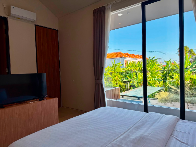 2BR Villa in Canggu | 400 Mbps WiFi | Private Pool | No Mold | Car Parking, 2-bed villa for rent in Canggu – photo 2 of 15