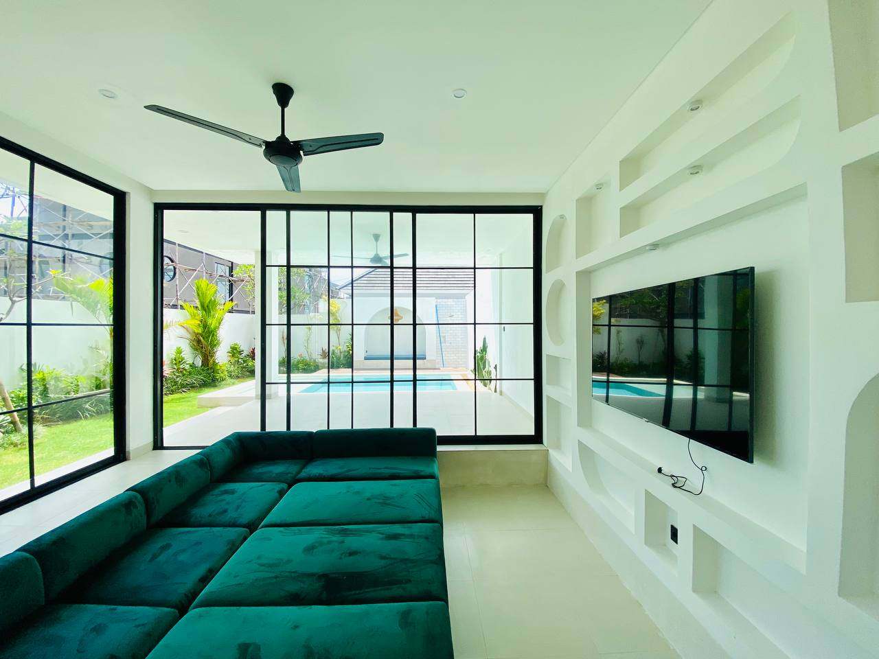 Modern 2 Bedrooms Villa Close to Lima Beach, 2-bed villa for rent in Pererenan – photo 4 of 15