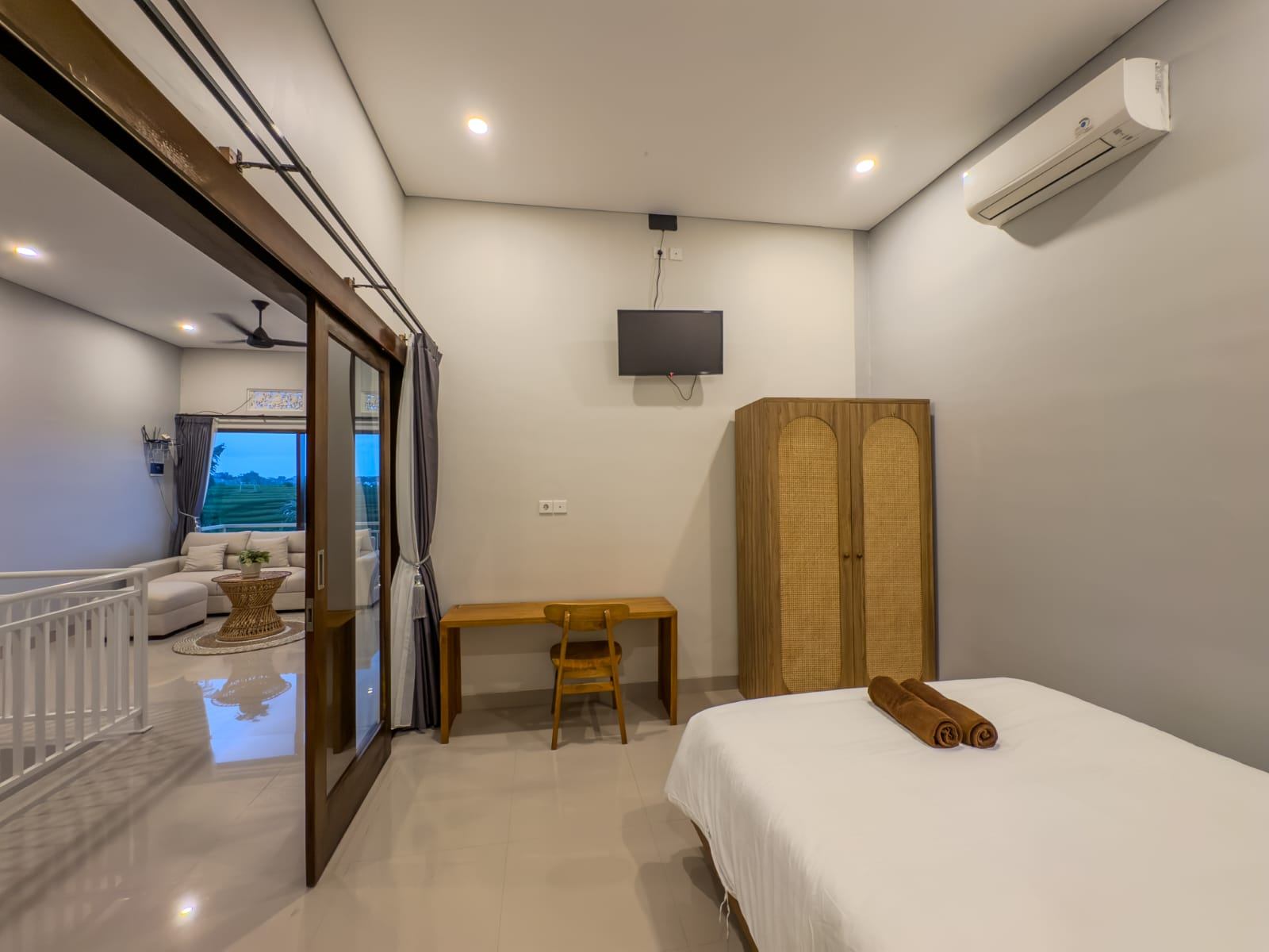 3BR Modern Villa with rice field views at Canggu, 3-bed villa for rent in Canggu – photo 7 of 12