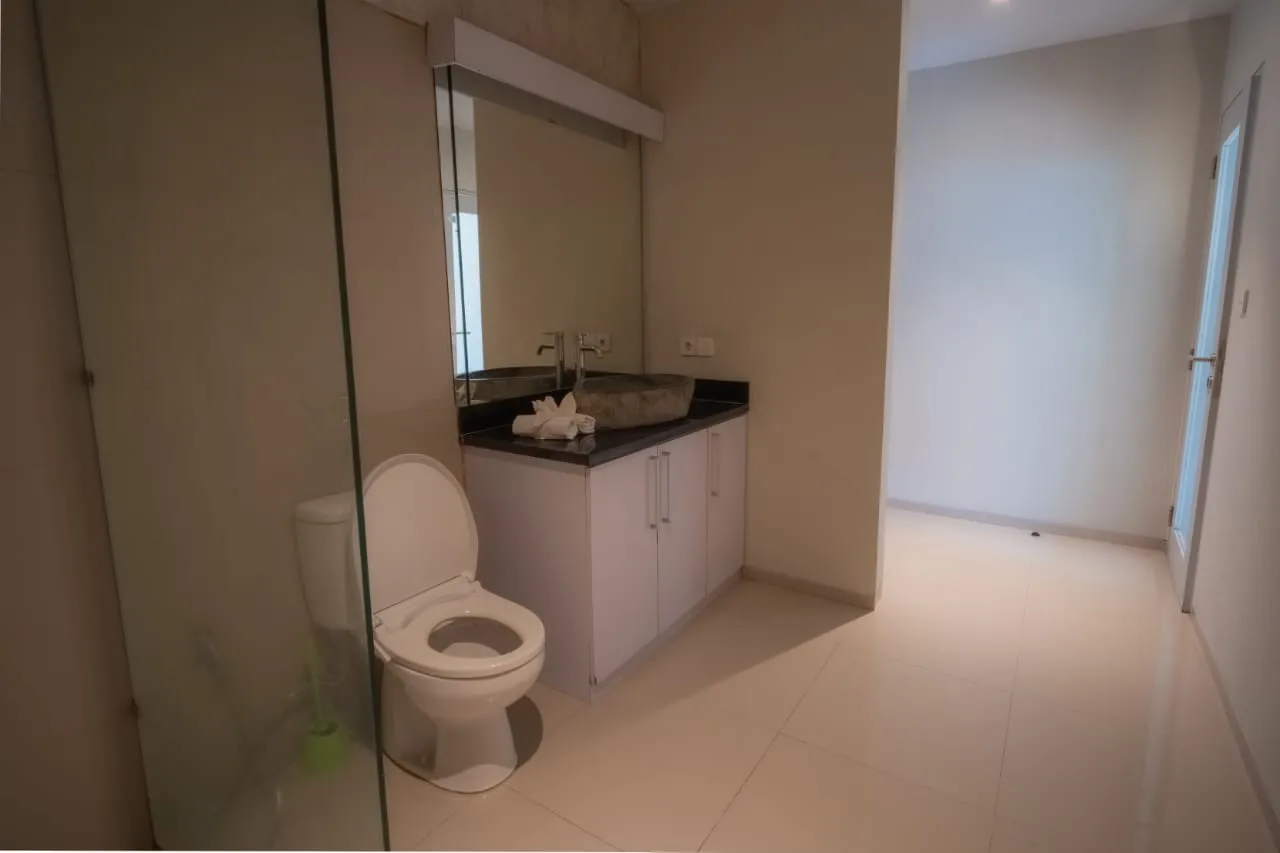 Serene Bumbak Villa with Private Pool | 5 mins to Canggu, 3-bed villa for rent in Seminyak – photo 12 of 15