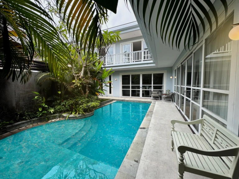 Renovated 3BR Berawa Villa in a Quiet Walk-to-Beach Location, 3-bed villa for rent in Canggu – photo 2 of 15