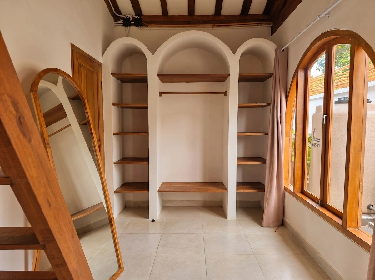Modernized Javanese Limasan-style Family Home, 3-bed villa for rent in Uluwatu – photo 10 of 15
