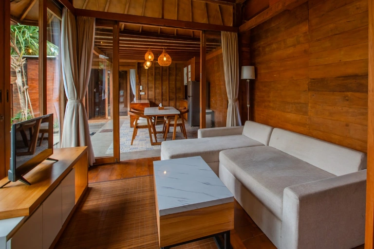 Swara Tenang a Cozy Wooden with Peaceful Vibes, 2-bed villa for rent in Tabanan – photo 2 of 15