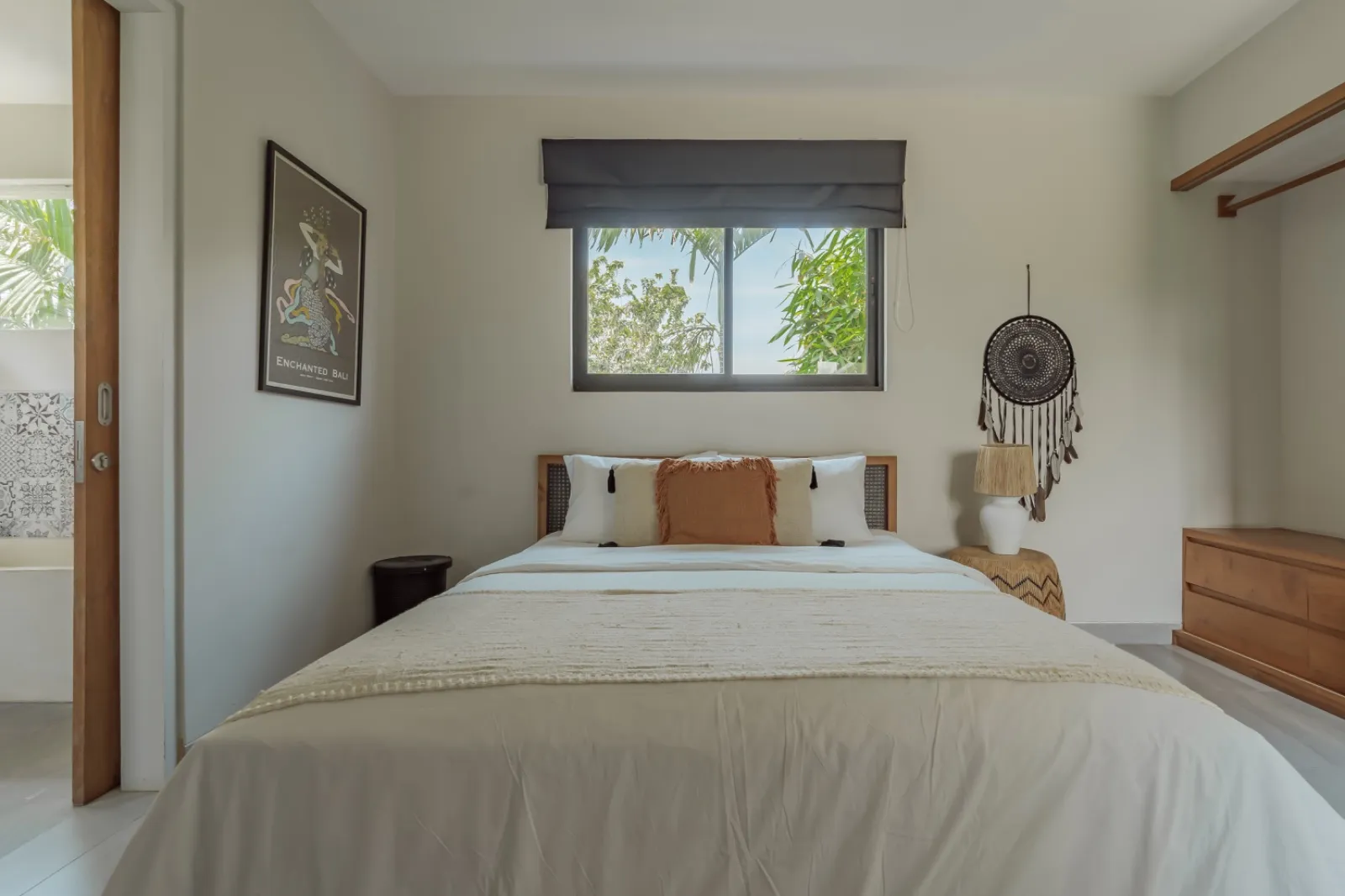 Luxury 4 Bedroom Villa for Rent - Berawa, 4-bed villa for rent in Canggu – photo 6 of 12