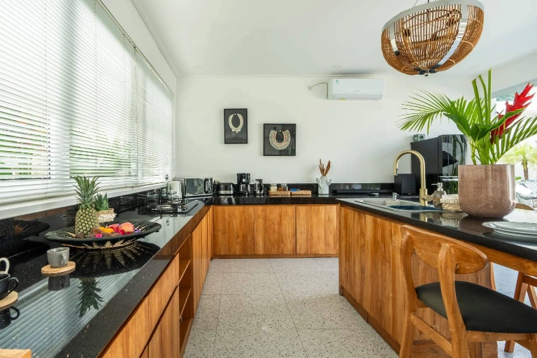 Monthly - Batu Bolong, Canggu 3 Bedroom Villa in Canggu, 3-bed villa for rent in Canggu – photo 11 of 15