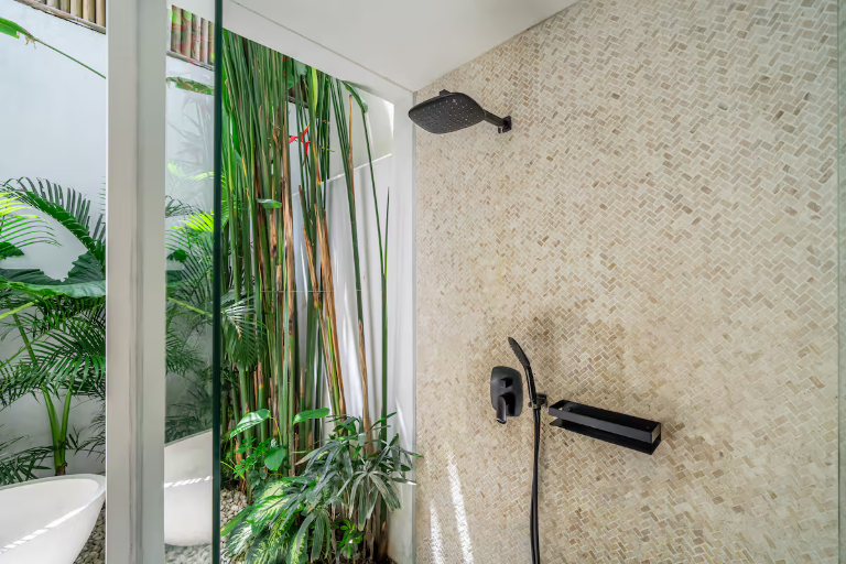 NEW 7BDR BEACH residence - Canggu Batu bolong - 5 star service, 7-bed villa for rent in Canggu – photo 14 of 15
