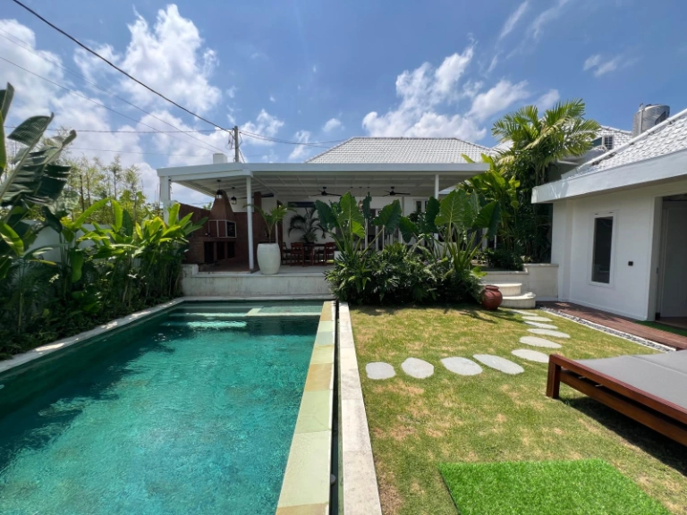 3br Tropical Villa - Walking Distance to Pro Ed, 3-bed villa for rent in Canggu – photo 2 of 15